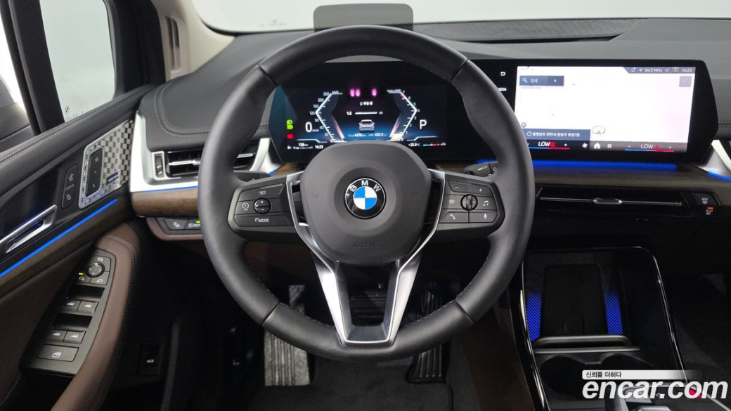 BMW 2-Series 220i Luxury, 2025