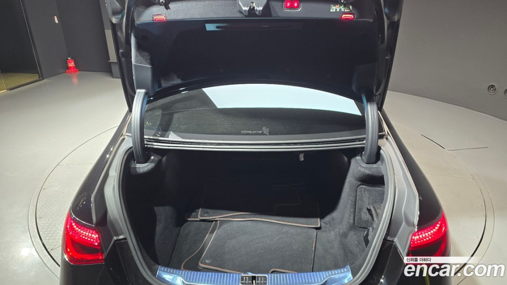 Mercedes-Benz S-Class S500L 4MATIC, 2023