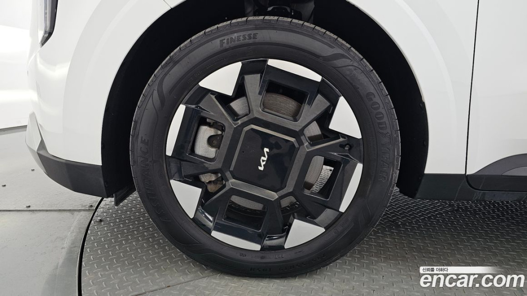 Kia Carnival 9-Seater Prestige, 2024