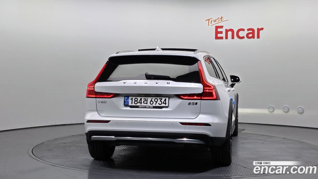 Volvo V60 B5 Ultimate AWD, 2023
