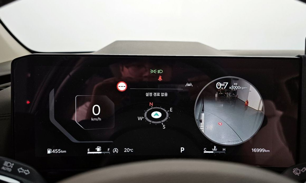 Kia Carnival 9-Seater Gravity, 2025