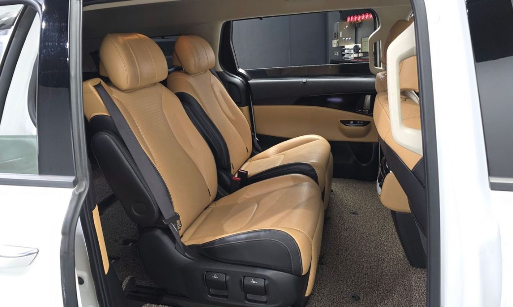 Kia Carnival 7-Seater Signature, 2023