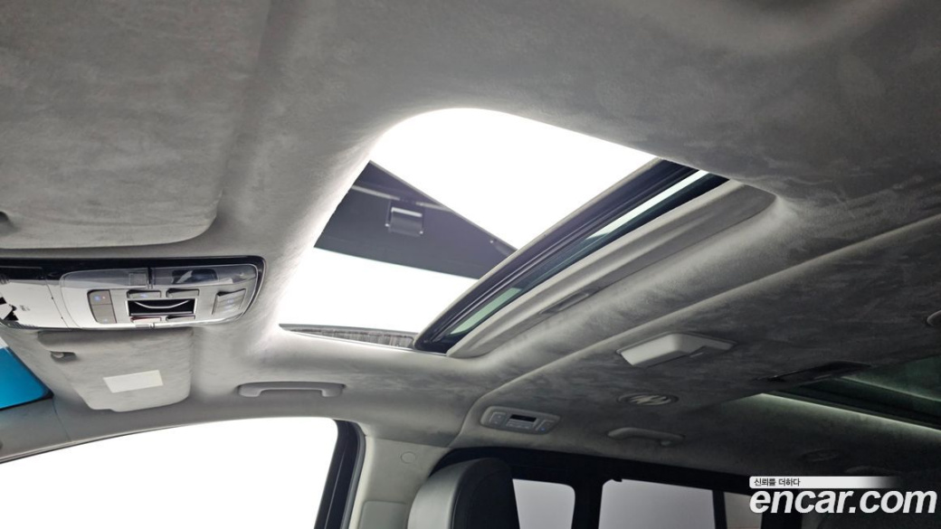 Hyundai Staria 4WD Lounge 9-Seater, 2025