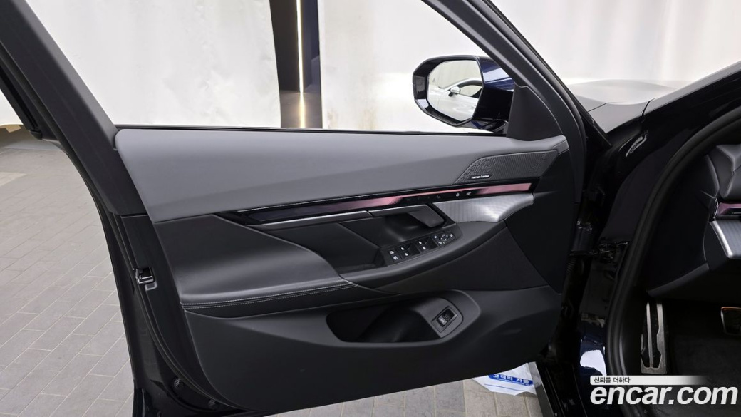 BMW 5-Series 530i xDrive M Sport, 2024