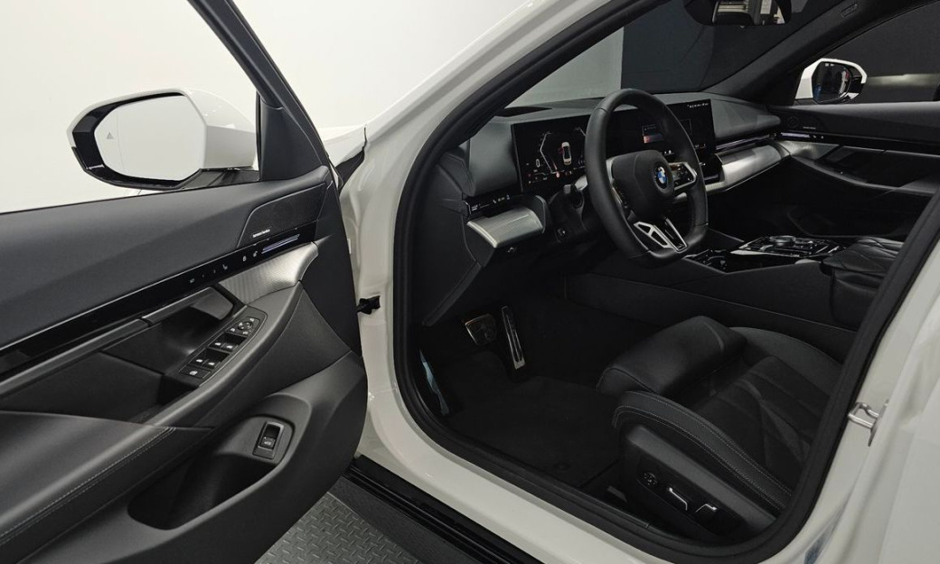 BMW 5-Series 520i M Sport, 2024