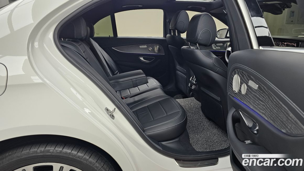 Mercedes-Benz E-Class E350 4MATIC Exclusive, 2023