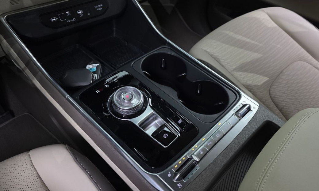Kia Carnival 7-Seater Gravity, 2025