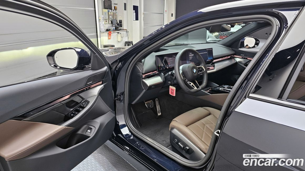 BMW 5-Series 520i M Sport, 2025