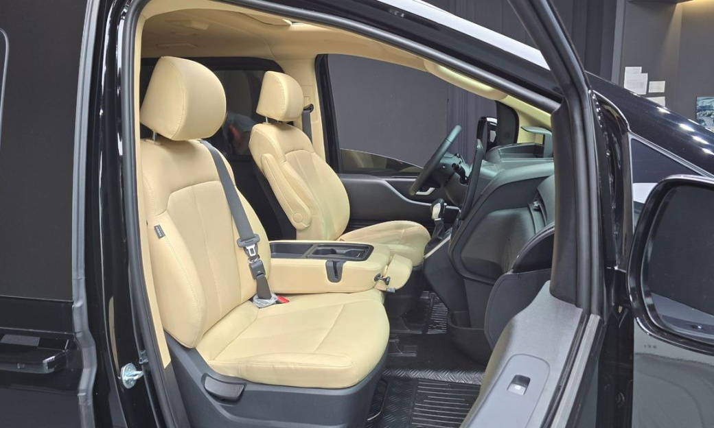 Hyundai Staria Tourer 9-Seater, 2023
