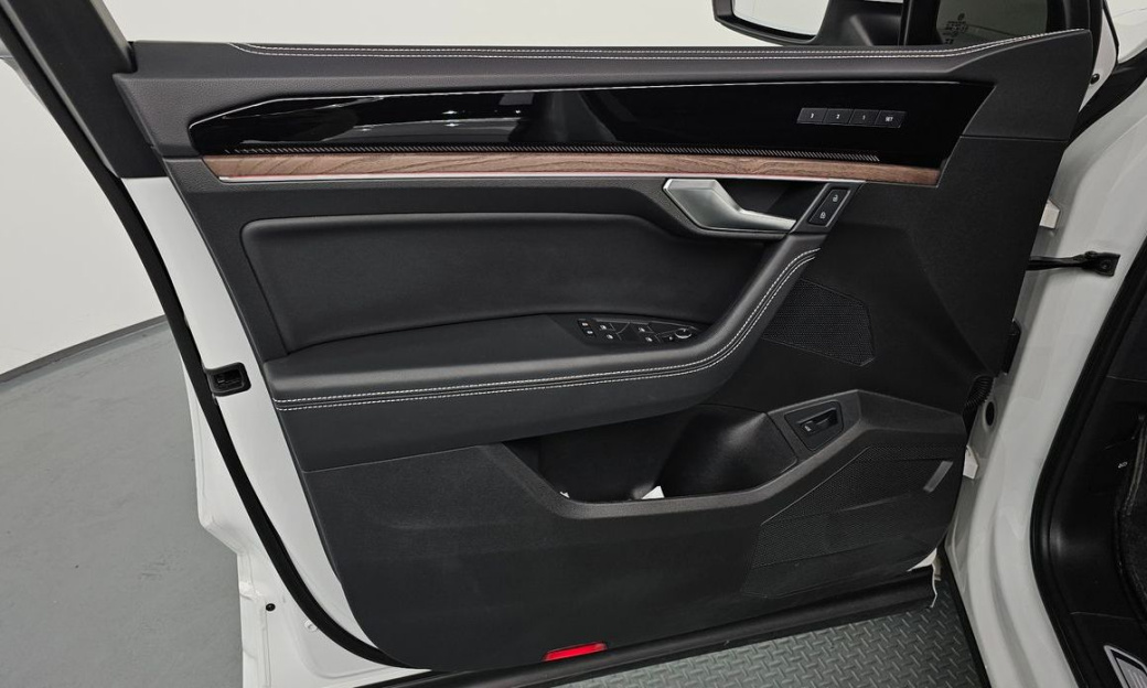 Volkswagen Touareg 3.0 TDI Prestige, 2024