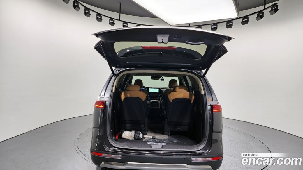 Kia Carnival 9-Seater Signature, 2023