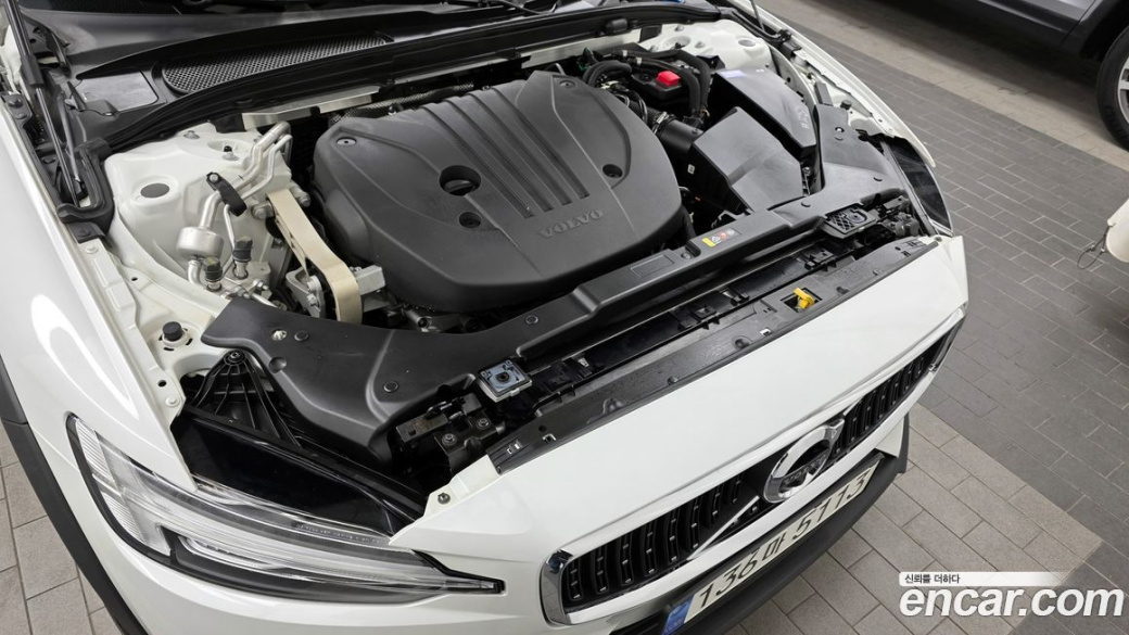 Volvo V60 B5 Pro AWD, 2022