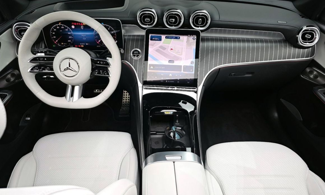 Mercedes-Benz GLC-Class GLC300 4MATIC AMG Line, 2025