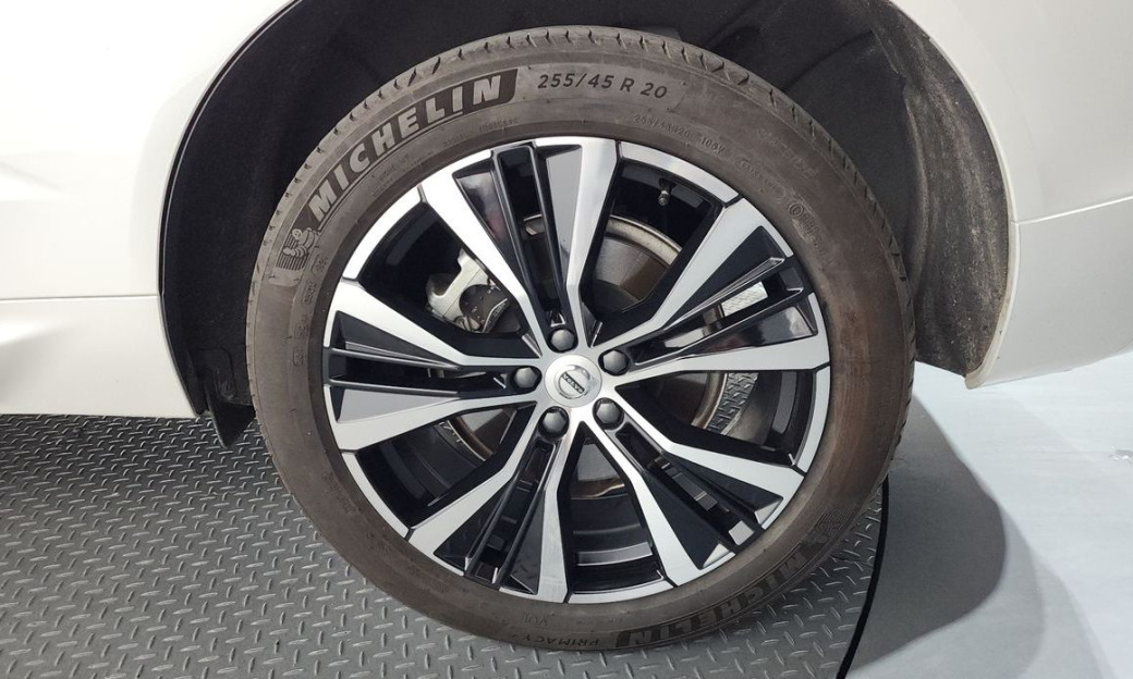 Volvo XC60 B6 Ultra Bright, 2025