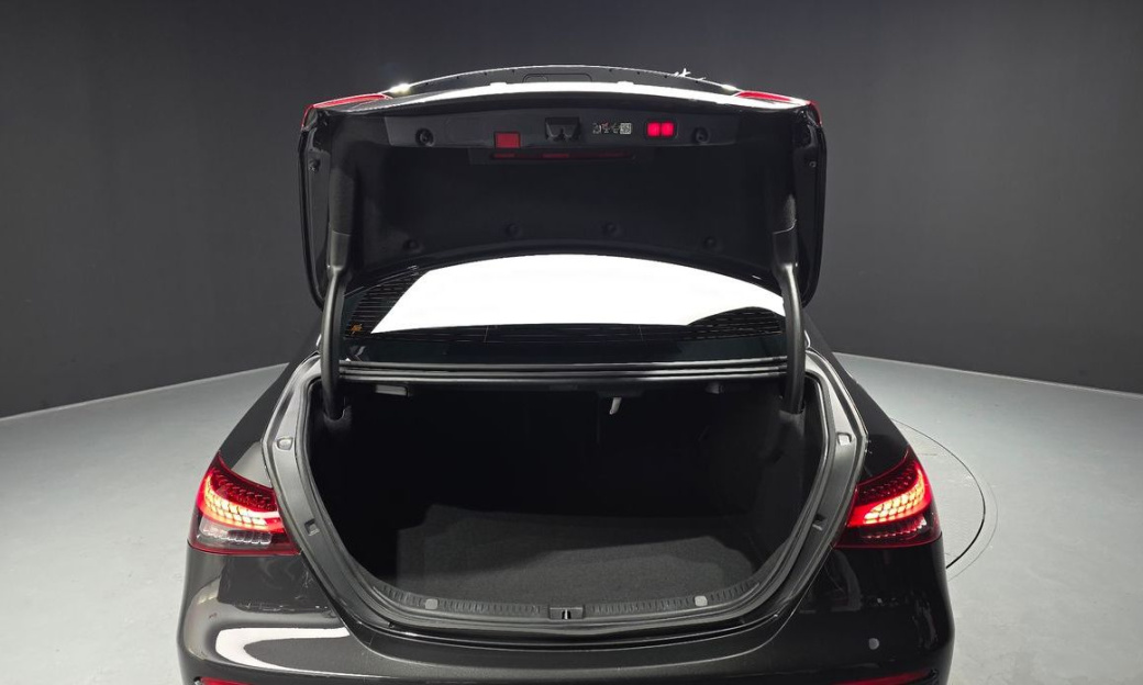 Mercedes-Benz E-Class E350 4MATIC Exclusive, 2023