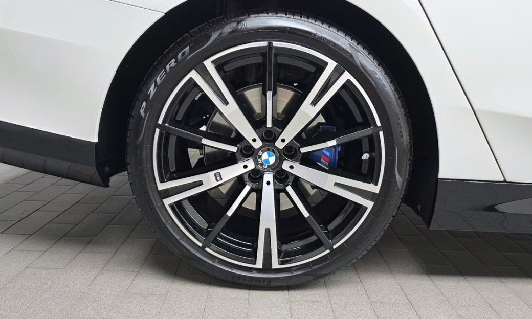 BMW 5-Series 530i xDrive M Sport, 2025