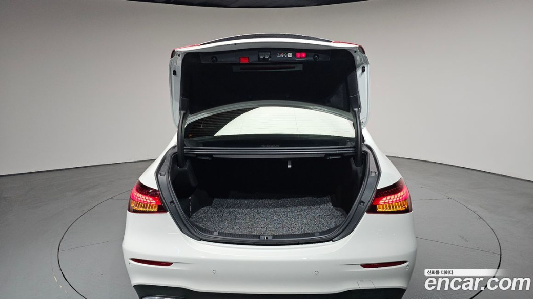 Mercedes-Benz E-Class E350 4MATIC AMG Line, 2023