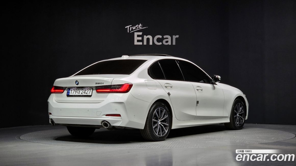 BMW 3-Series 320i, 2023