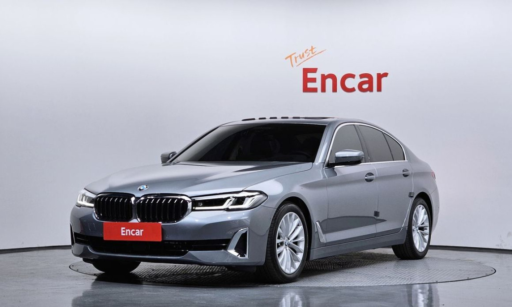 BMW 5-Series 520i Luxury, 2023
