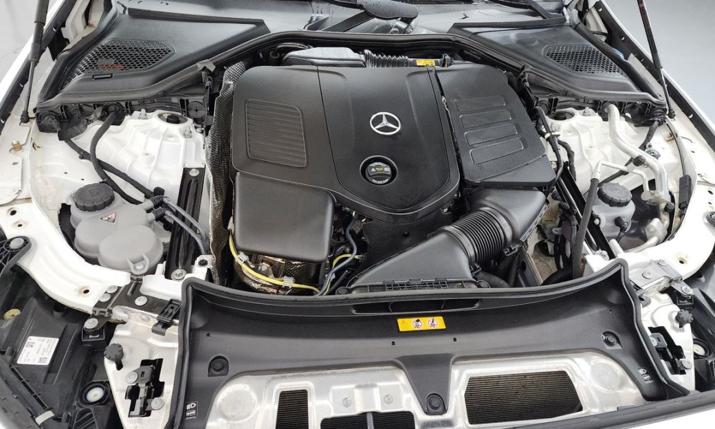 Mercedes-Benz E-Class E300 4MATIC AMG Line, 2024