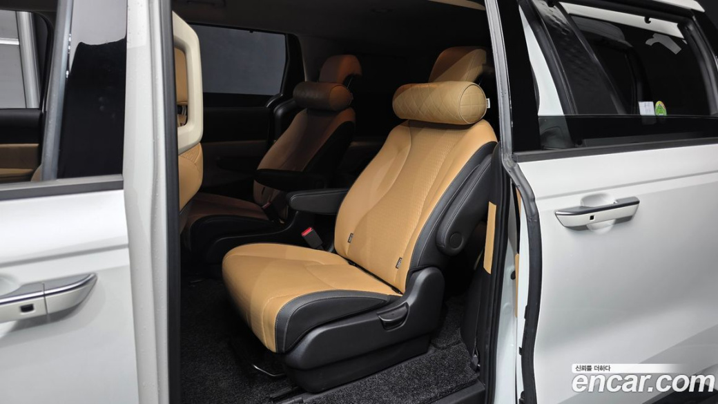 Kia Carnival 9-Seater Signature, 2023