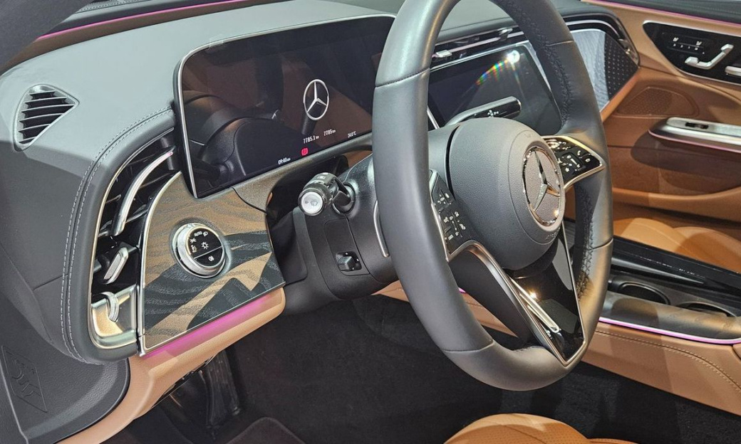 Mercedes-Benz E-Class E220d 4MATIC Exclusive, 2025
