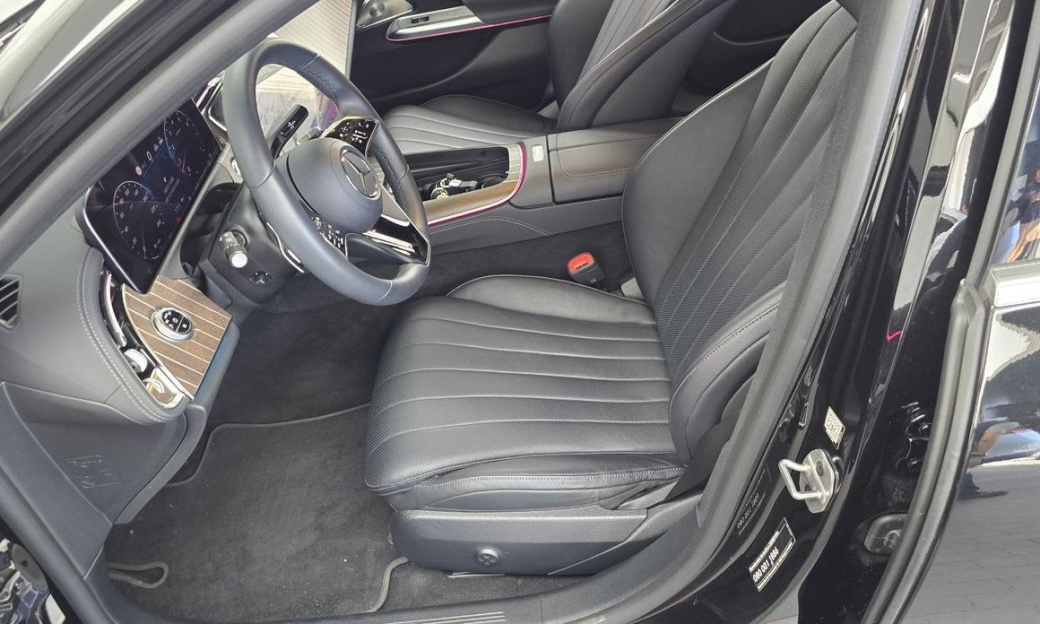 Mercedes-Benz E-Class E300 4MATIC Exclusive, 2024