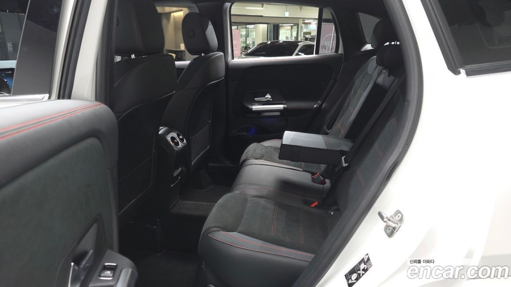 Mercedes-Benz GLA-Class GLA250 4MATIC, 2025