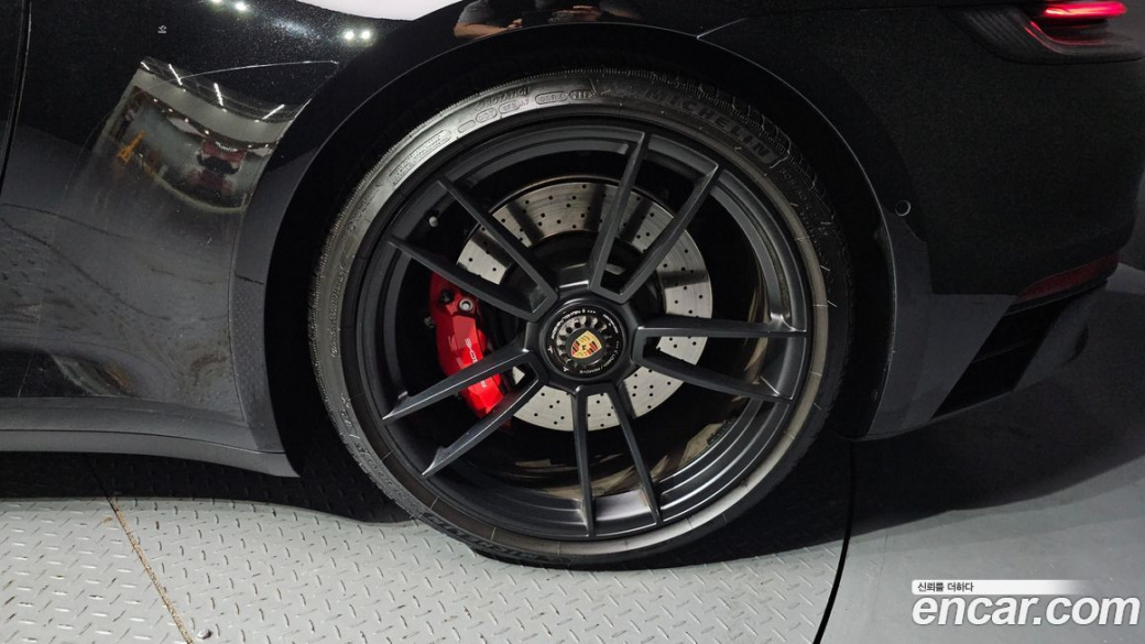 Porsche 911 Carrera 4 GTS, 2023
