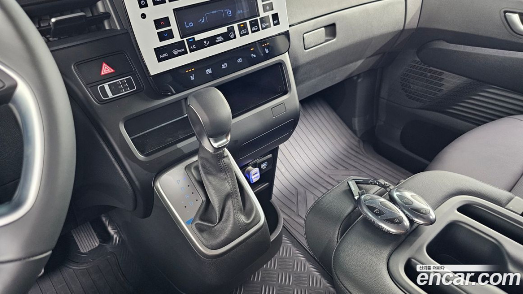 Hyundai Staria Tourer 9-Seater, 2025