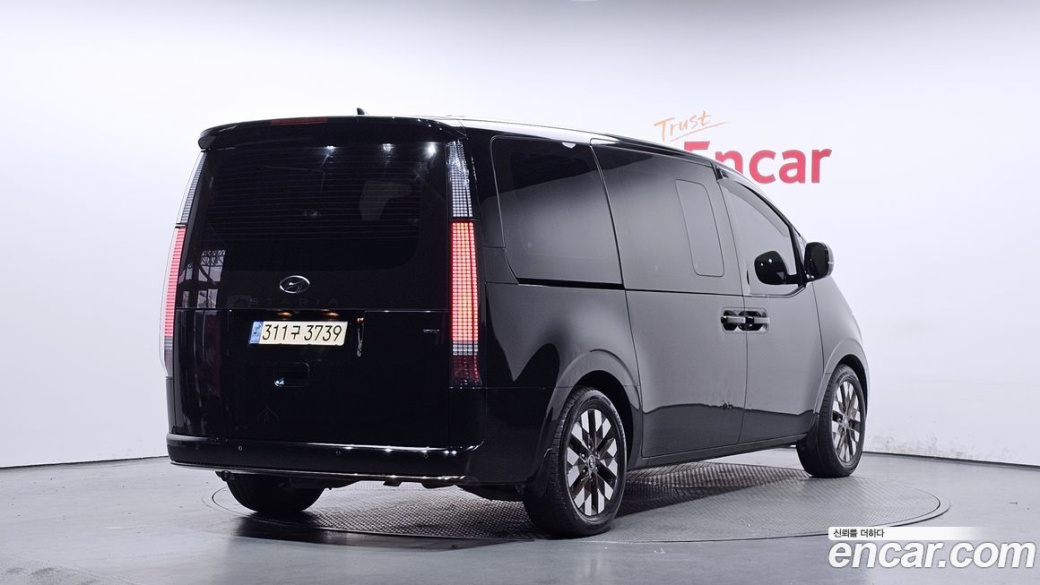 Hyundai Staria 4WD Lounge 9-Seater, 2023