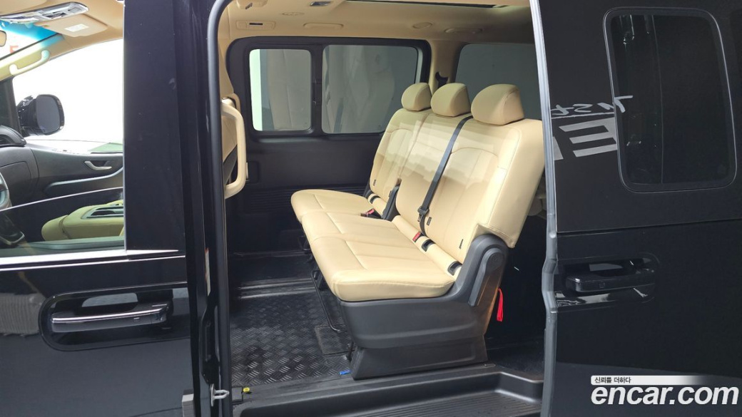 Hyundai Staria Tourer 9-Seater, 2023