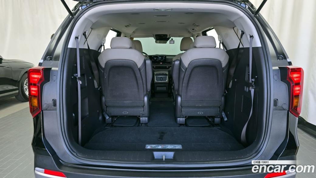 Kia Carnival 9-Seater Prestige, 2024