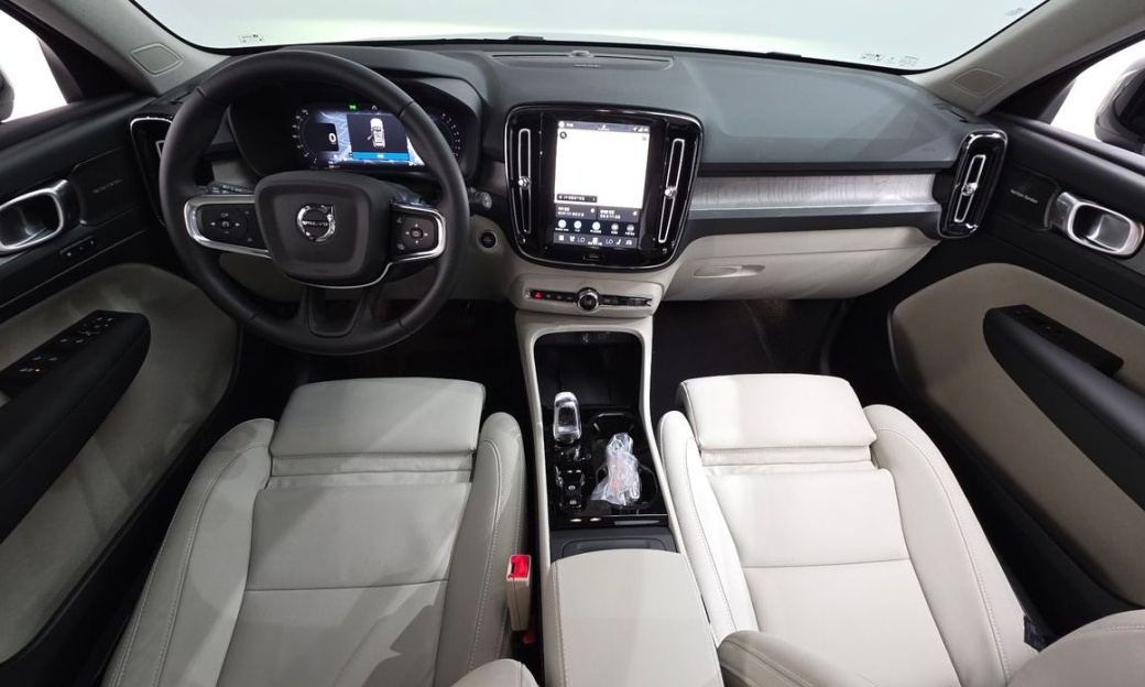 Volvo XC40 B4 Ultra Bright, 2026