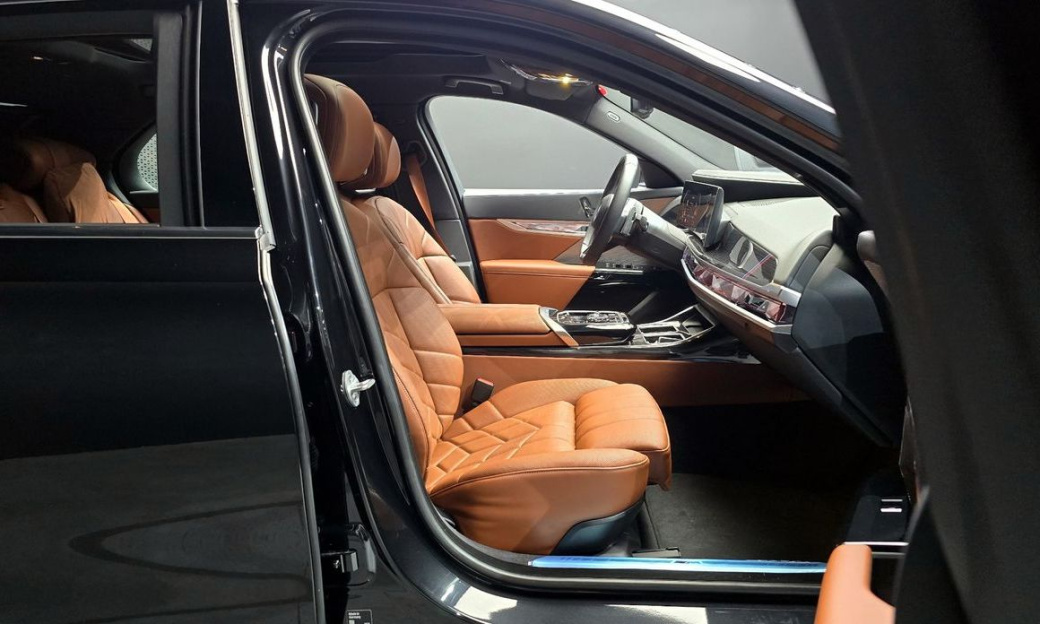 BMW 7-Series 740i xDrive M Sport, 2025