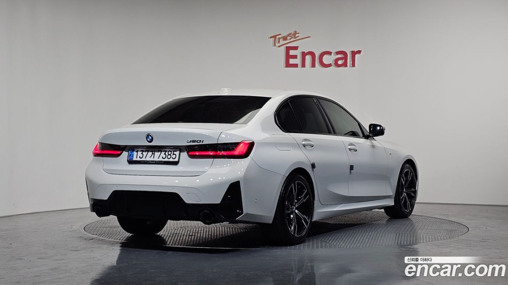 BMW 3-Series 320i M Sport, 2024