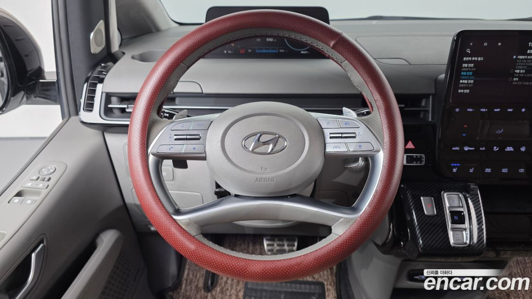 Hyundai Staria 4WD Lounge 9-Seater, 2022
