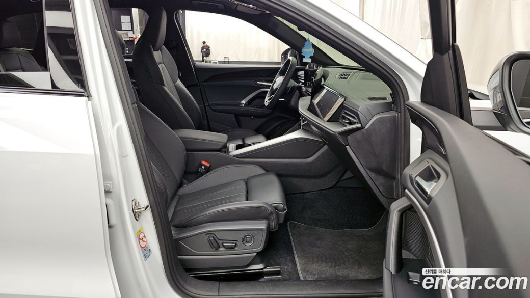 Audi Q5 40 TDI Quattro S Line Black Edition, 2025