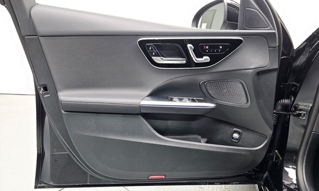 Mercedes-Benz C-Class C200 Avantgarde, 2025
