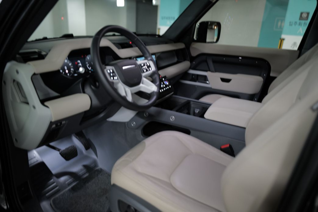 Land Rover Defender 90 D250 SE, 2023