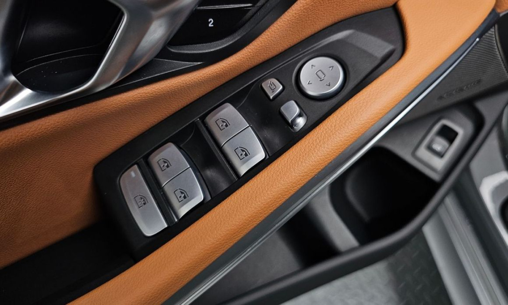 BMW 3-Series 320i M Sport, 2024