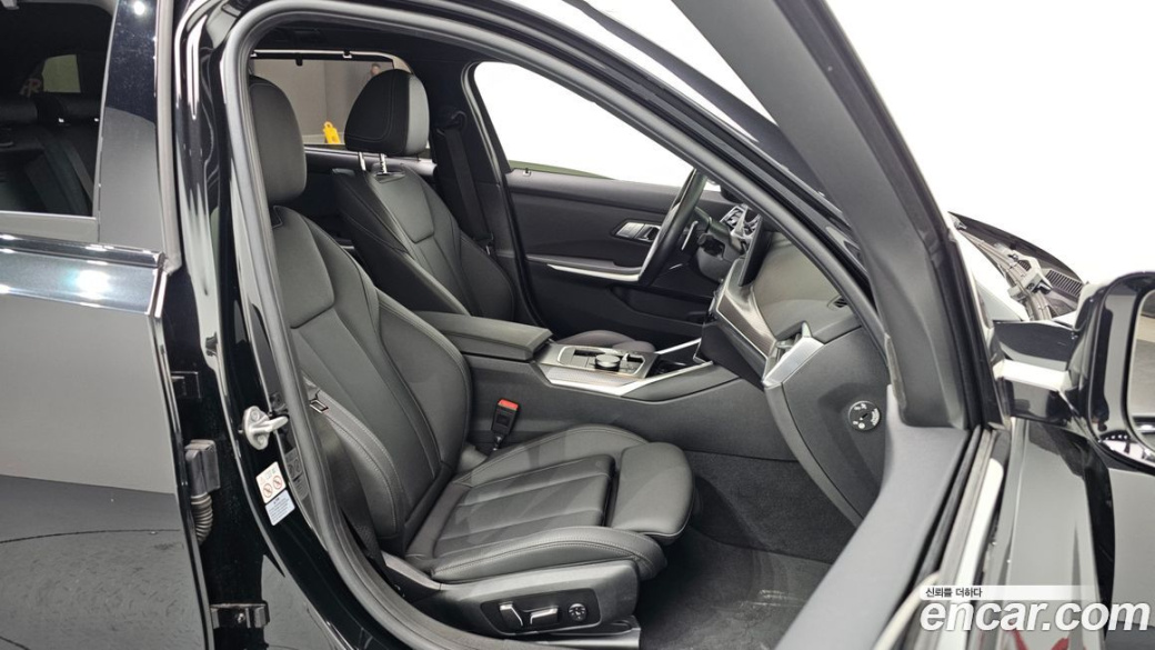 BMW 3-Series 320i Touring M Sports, 2024