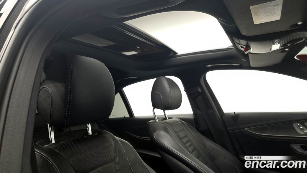 Mercedes-Benz E-Class E350 4MATIC AMG Line, 2022