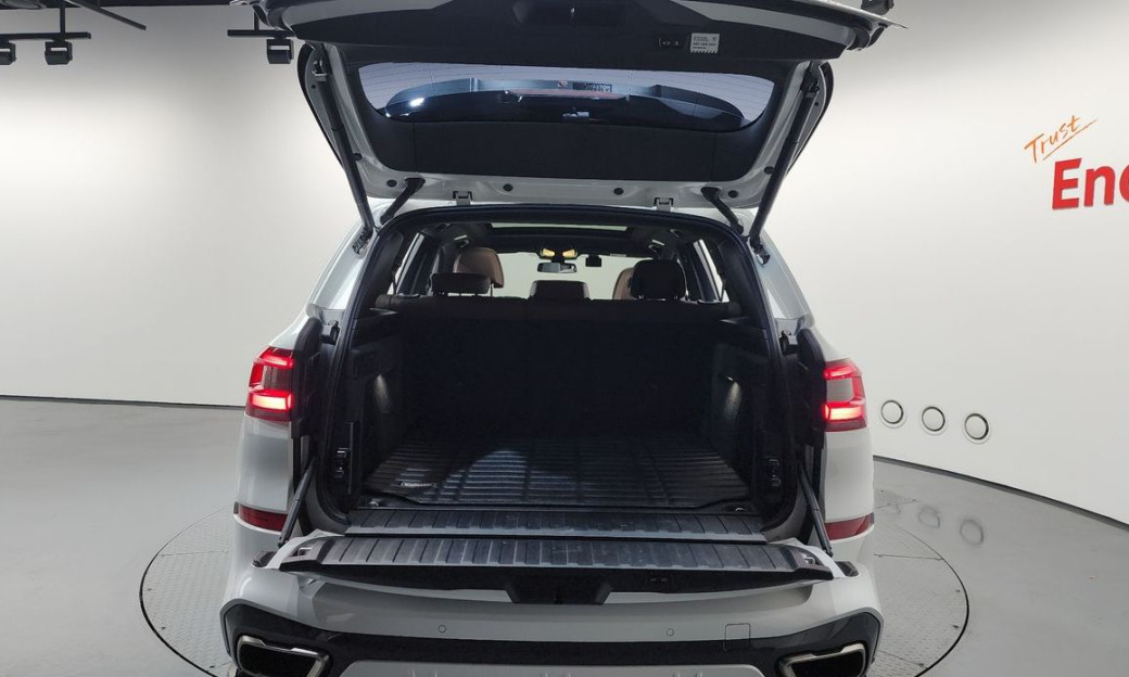 BMW X5 M50i, 2022