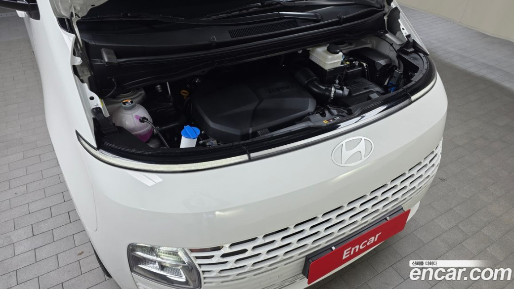 Hyundai Staria Tourer 11-Seater, 2025