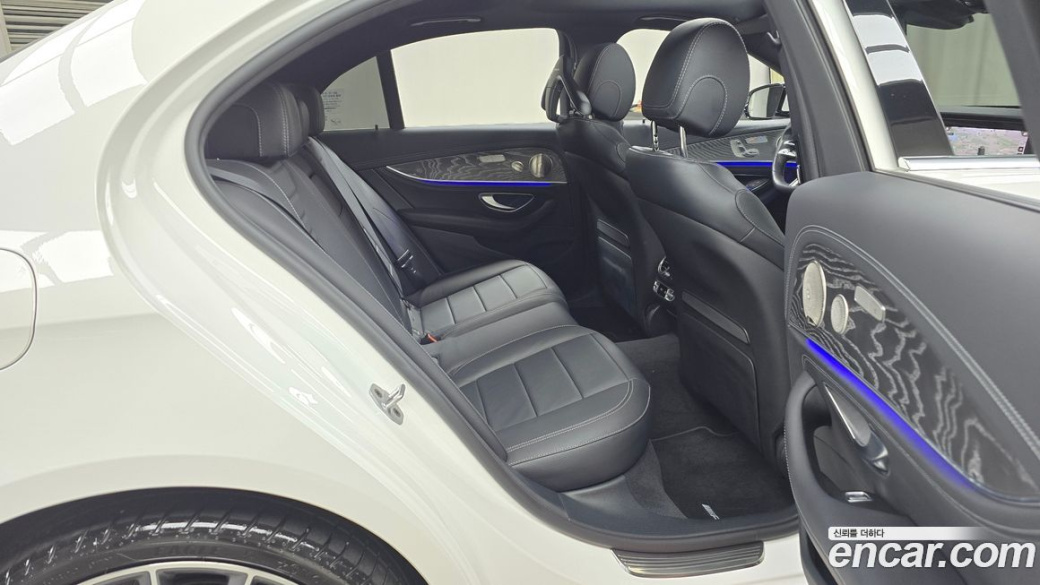 Mercedes-Benz E-Class E350 4MATIC AMG Line, 2022