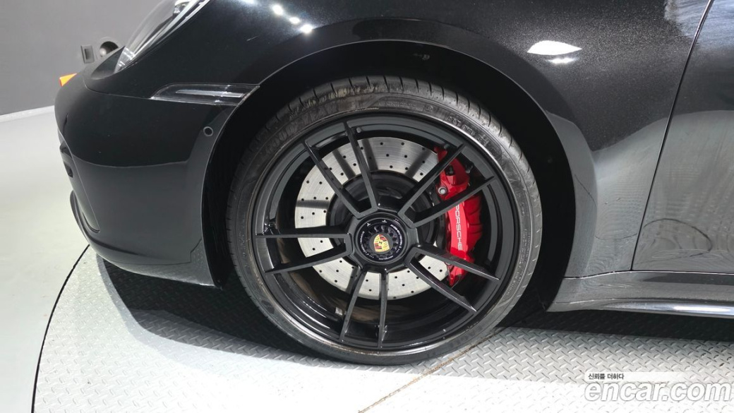 Porsche 911 Carrera 4 GTS, 2023