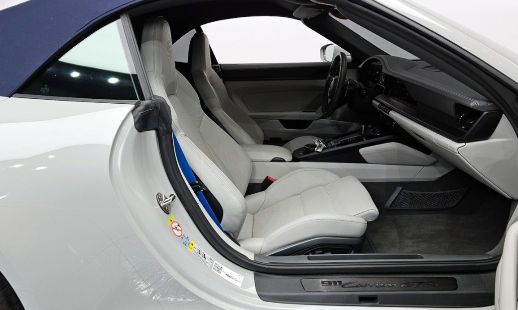 Porsche 911 Carrera GTS Cabriolet, 2022