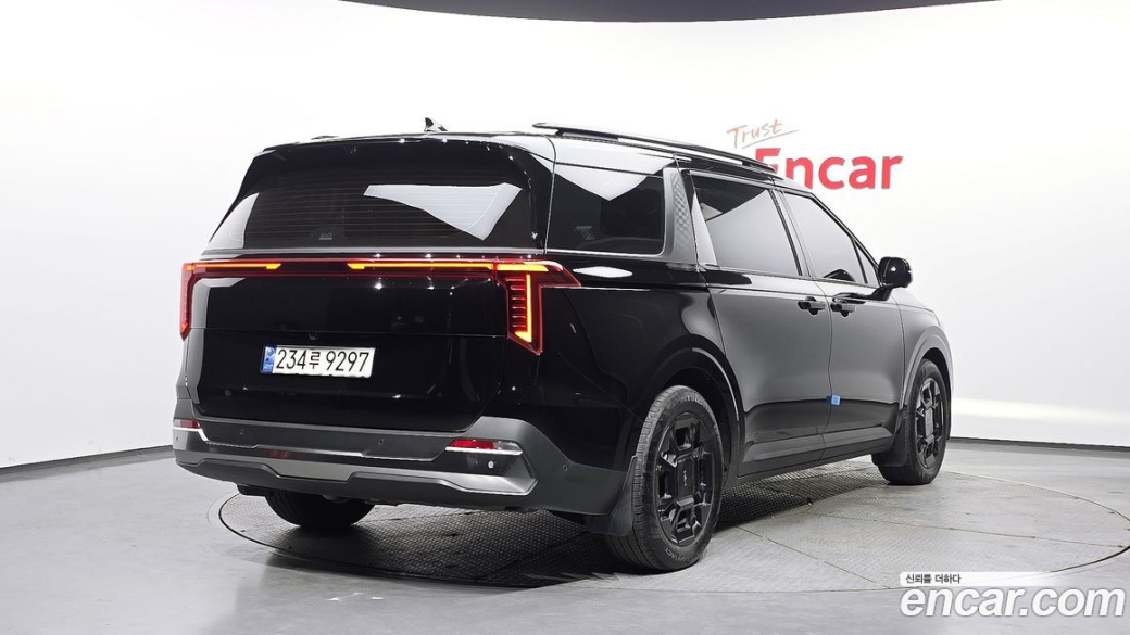 Kia Carnival 9-Seater Signature, 2024