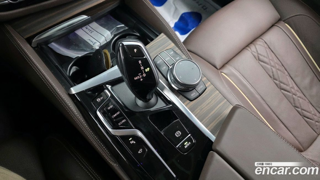 BMW 5-Series 530i Luxury, 2023